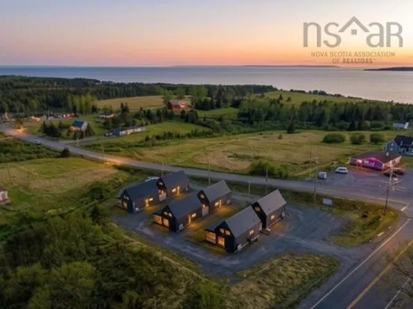 15 Shore Rd, Harbourview, NS B0E 2W0