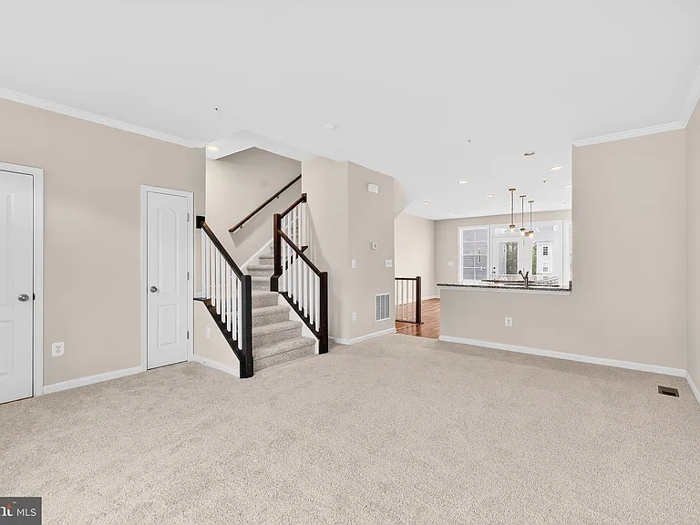 1017 Flester Ln — Photo 4