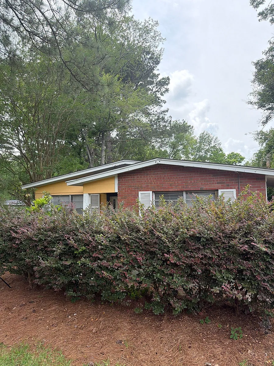 Building Photo - 663 Queen Julianna Ln
