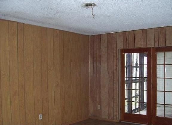 3rd image of 300 Pecan St