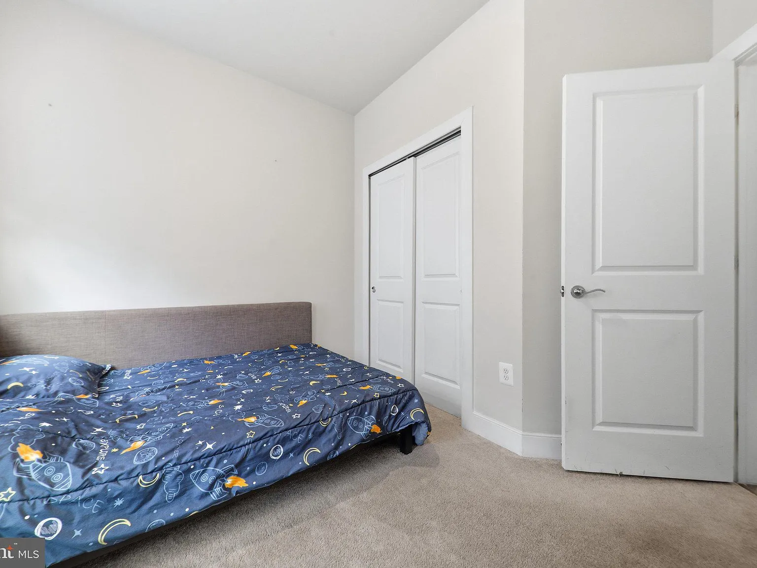 3 bed, 3.5 bath, 1632 sqft, $3,800 — Photo 3
