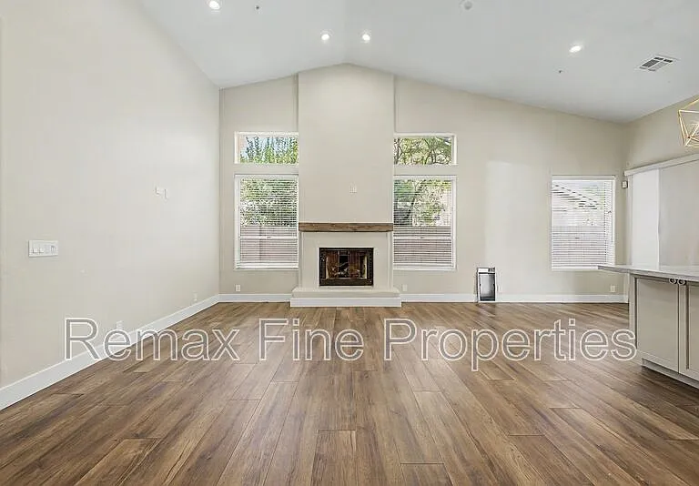 9118 E Topeka Dr — Photo 15