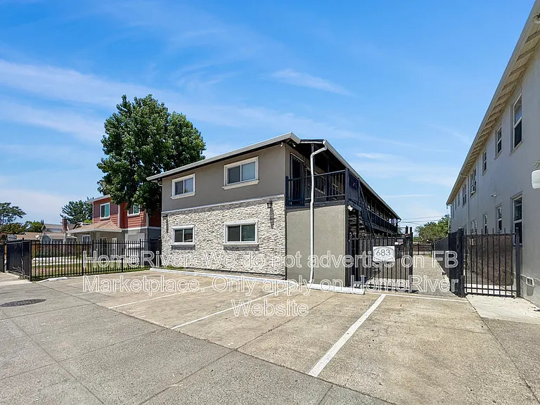 683 El Camino Ave #8 — Photo 14