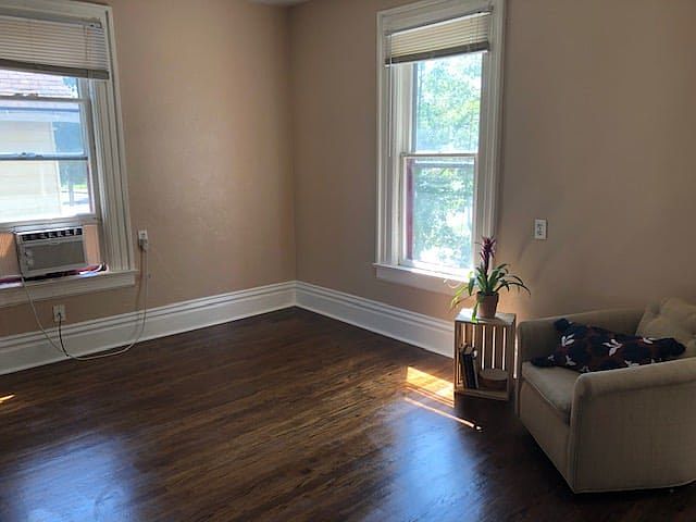 2nd image of 725 Columbia Ave #2