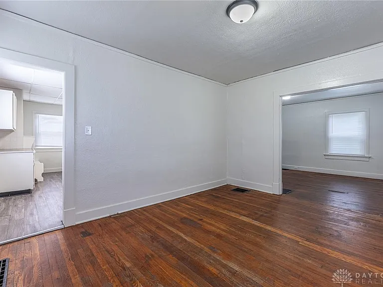 338 Kenwood Ave — Photo 7
