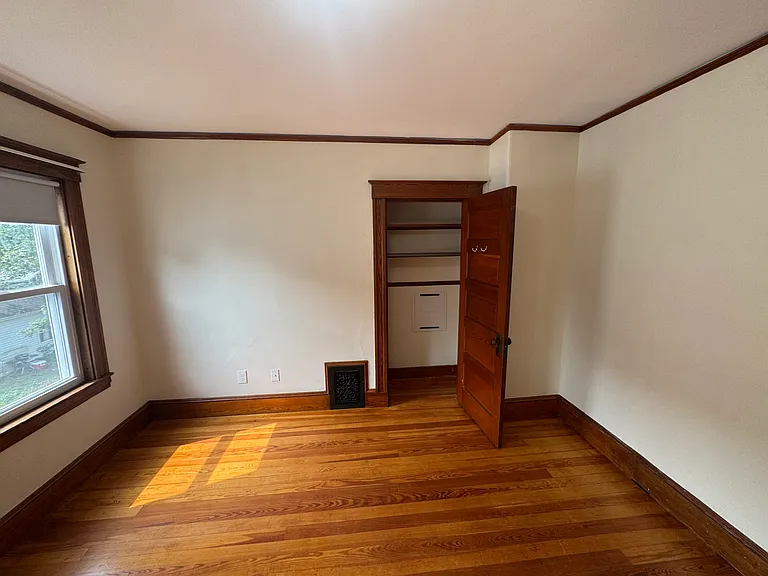 Master Bedroom - (Middle Room)