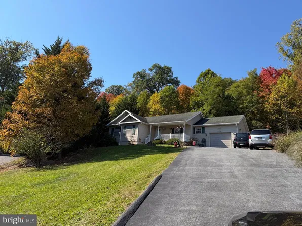 171 Southridge Dr, Berkeley Springs, WV 25411