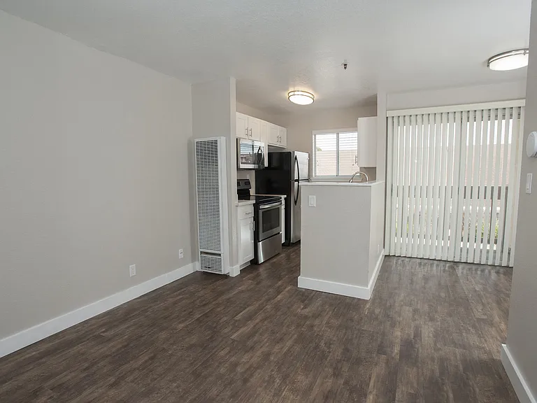 Pacific Vista — Photo 15
