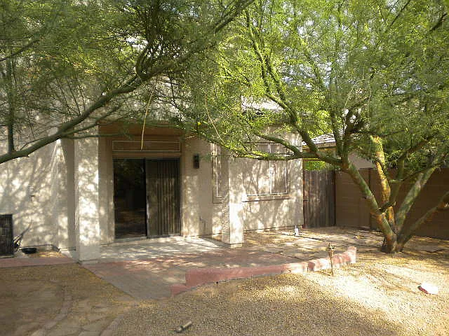 Large Backyard W/Extended Patio -06172014