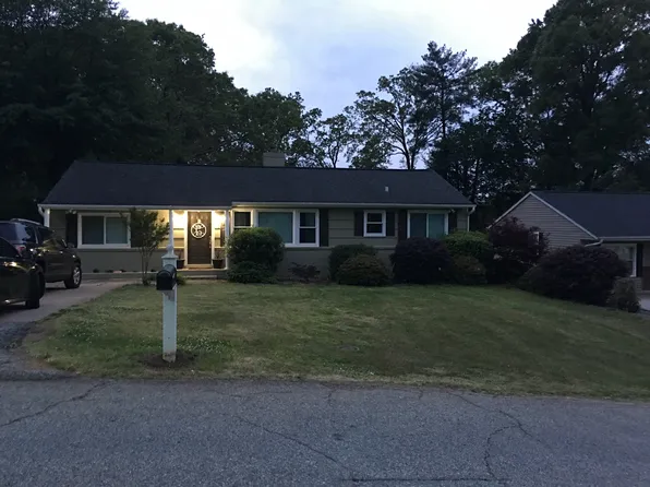 515 Willow Springs Dr, Greenville, SC 29607