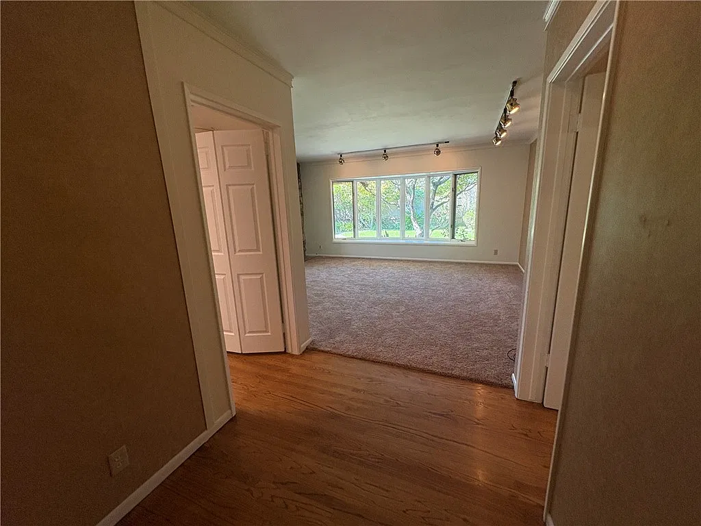 3 bed, 2.5 bath, 2187 sqft, $5,200 — Photo 3