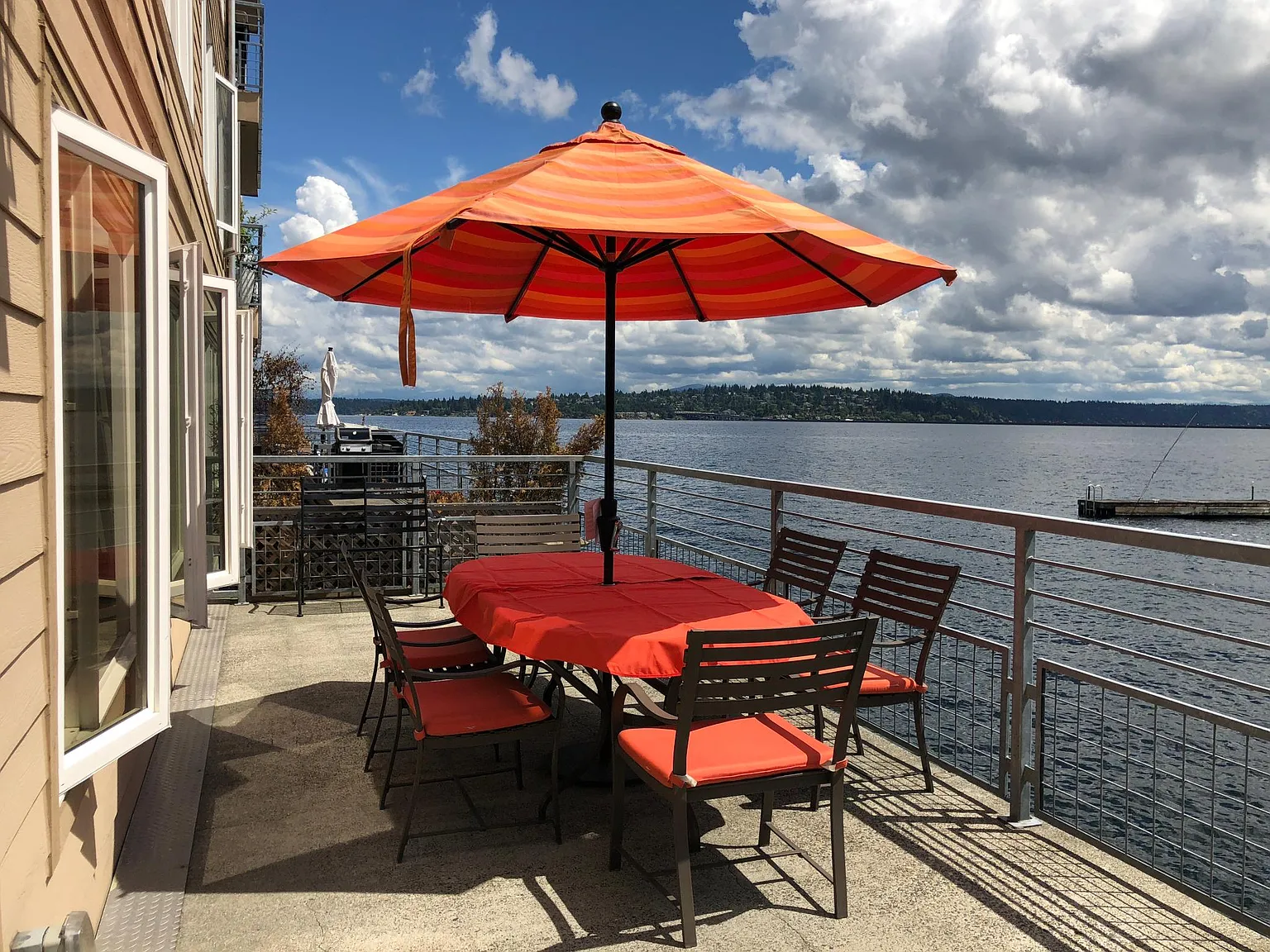 334 Lakeside Ave S — Photo 3