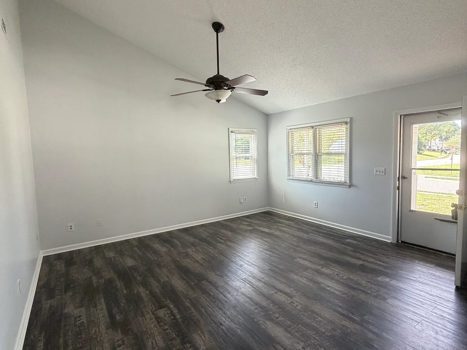 3 bed, 1378 sqft, $2,100 — Photo 4