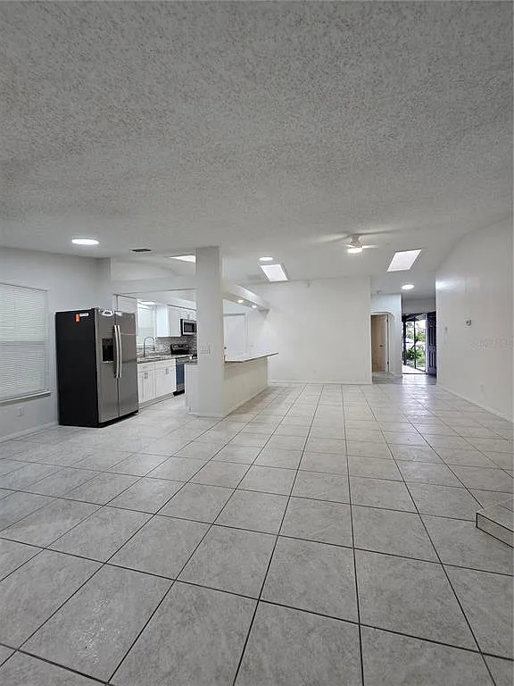 3 bed, 2.0 bath, 1684 sqft, $2,500 — Photo 4