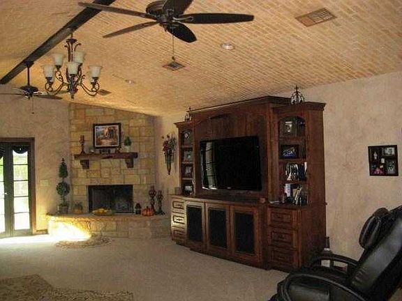 3rd image of 106 Elizabeth Dr