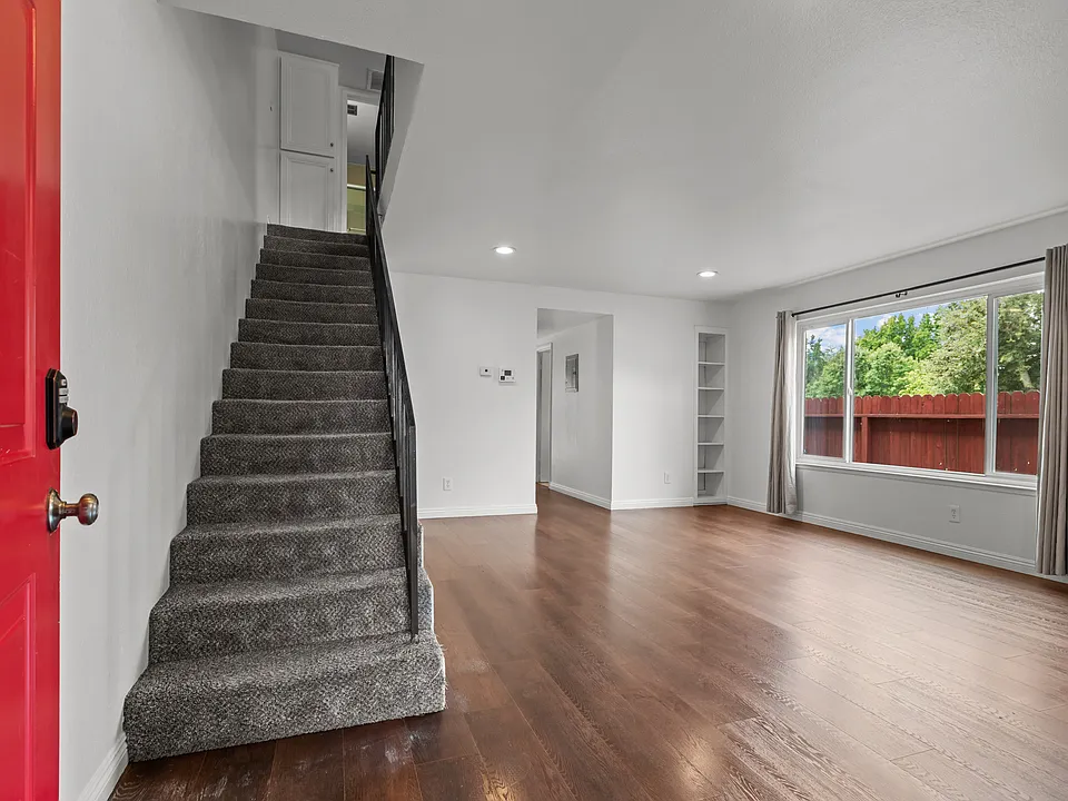 2400 Northrop Ave