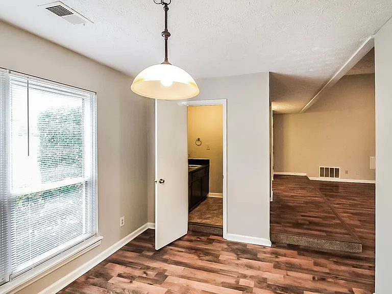 2468 Mistletoe Ln — Photo 6
