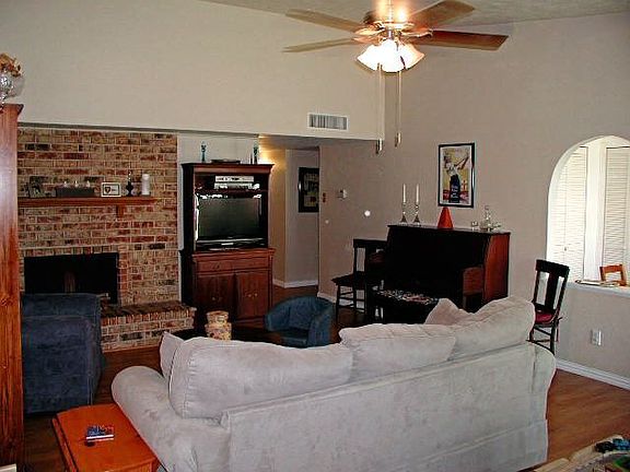 5th image of 4805 Sprucewood Ln