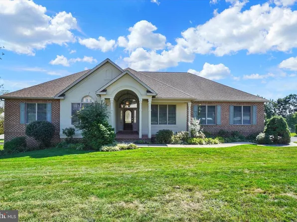 2280 Spangler Cir, York, PA 17406