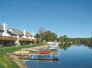 1986 Kingston Rd #1, White Lake, MI 48386