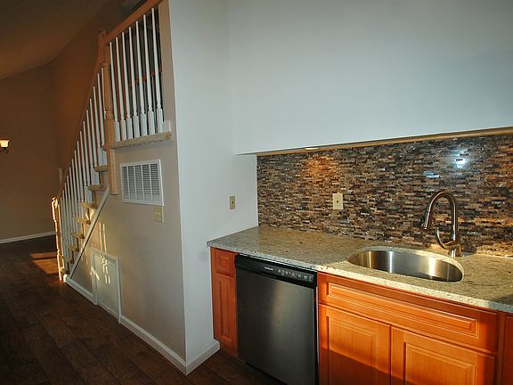STONE BACKSPLASH...
