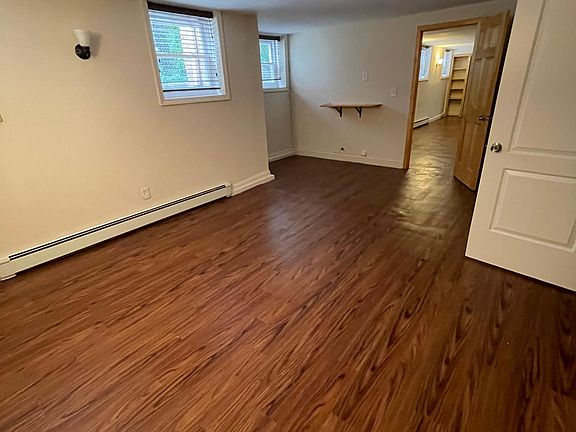 3rd image of 2448 Hering Ave #1