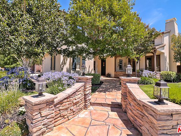 3rd image of 2070 Domaine Ct