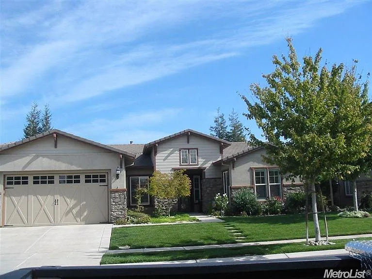 2442 Pepper Tree Ln photo 1