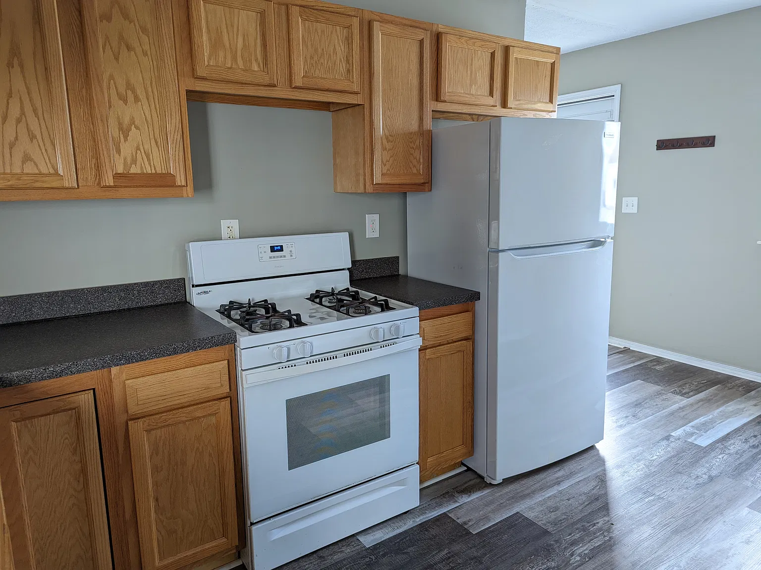 3 bed, 1100 sqft, $1,670 — Photo 1