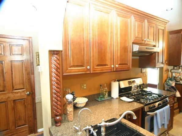 8140 Carrleigh Pkwy #125, Springfield, VA 22152