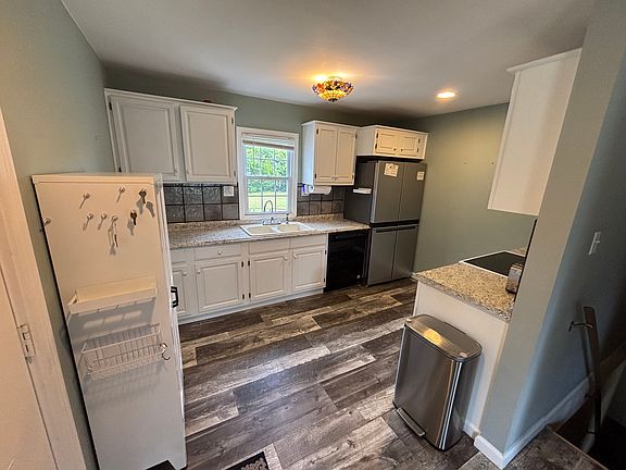 3rd image of 2507 Corby Blvd