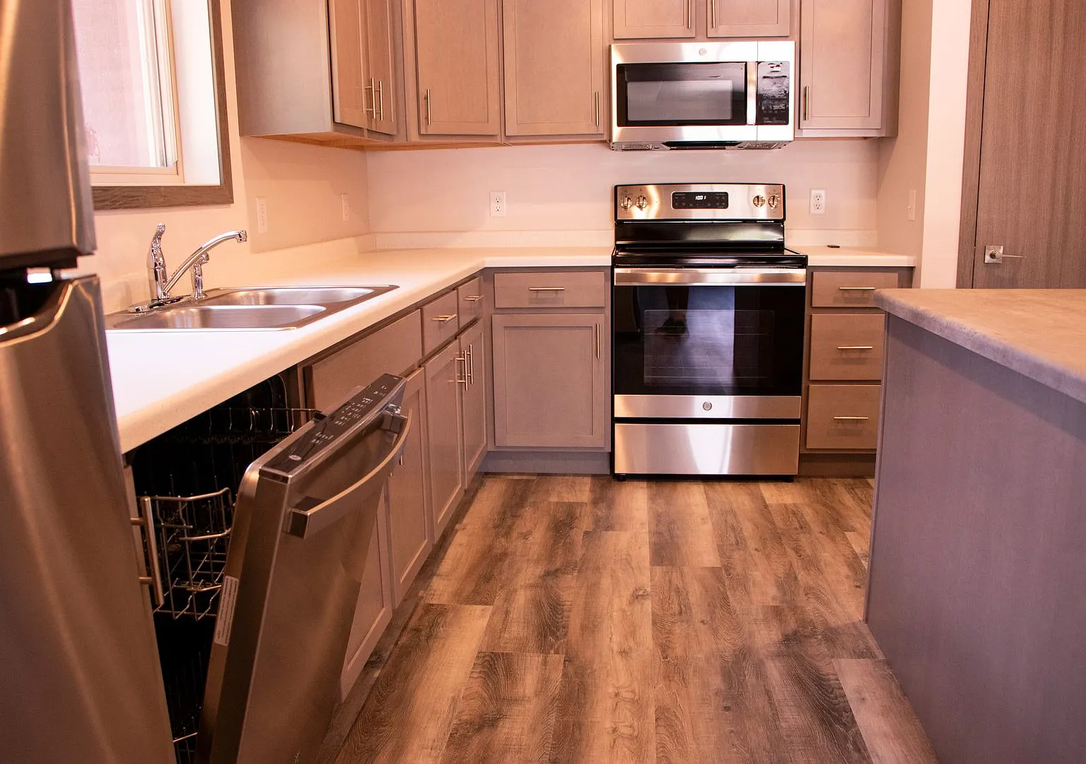 Spacious 2 Bed Southside Townhome! — Photo 3