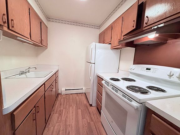 2nd image of 604 N Black River St #107
