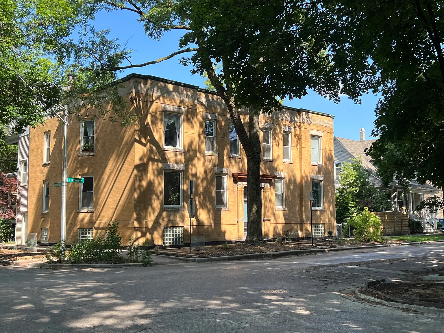 2 bed, 1200 sqft, $2,700 — Photo 2