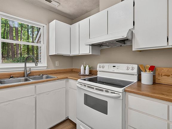 5th image of 2205 Mariner Cir