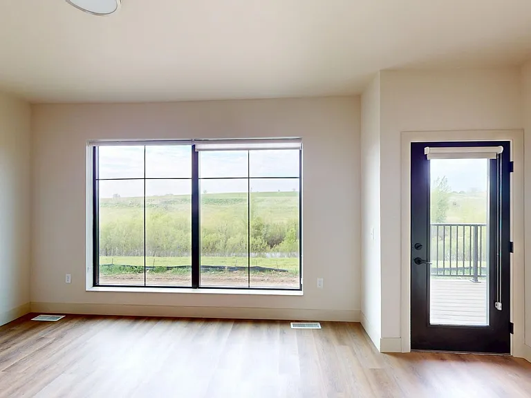 5631-5735 E Revere Dr — Photo 35