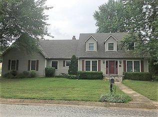 904 Twin Lakes Dr, Pittsburg, KS 66762
