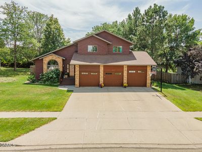 1739 Country West Rd, Bismarck, ND, 58503