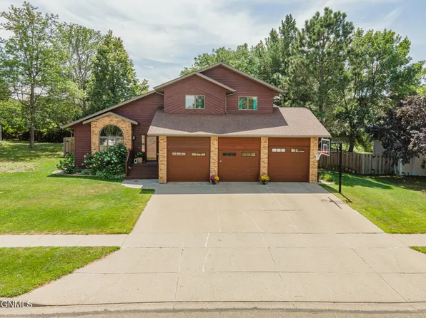 1739 Country West Rd, Bismarck, ND 58503