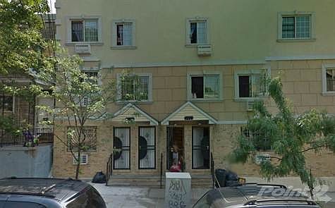 1298 CHISHOLM ST2