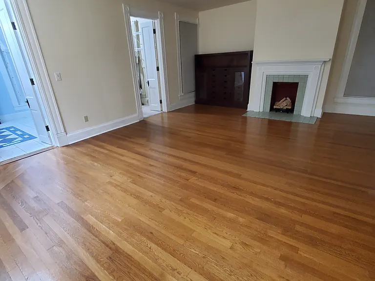 114 W Lexington Ave — Photo 45