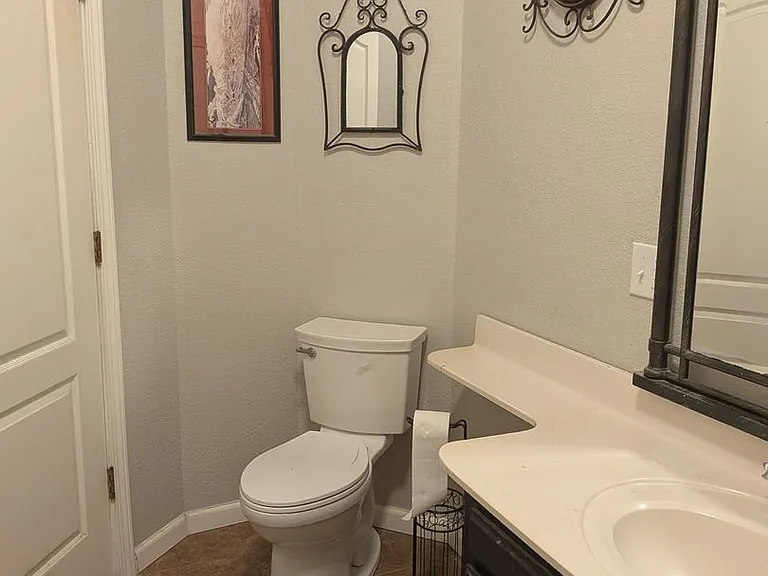 609 Jefferson St — Photo 32