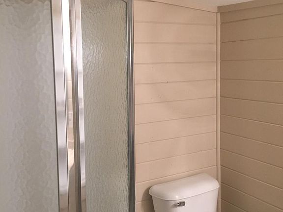 Full guest bathroom