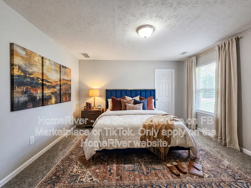 4 bed, 2.5 bath, 2328 sqft, $2,395 — Photo 4