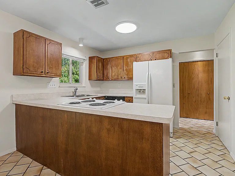 819 Gleneagle Dr — Photo 7