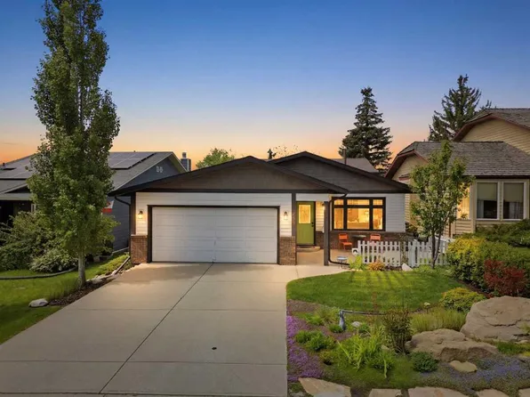 232 E Hawkcliff Way NW, Calgary, AB T3G 2T4