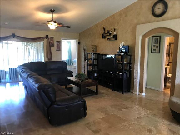 4th image of 1320 NE 20th Ave