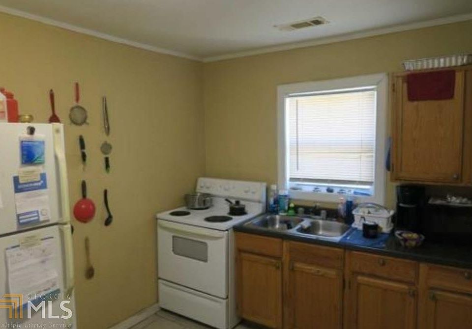 2nd image of 1043 Curry Place 5
