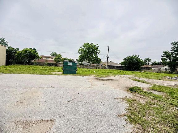 4th image of 3910 Anderson Rd