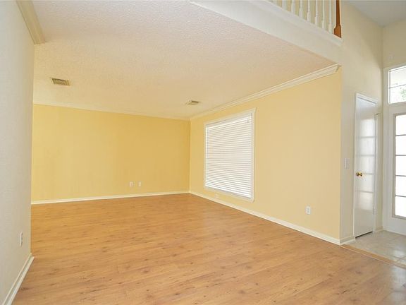5th image of 2607 Woodstream Blvd